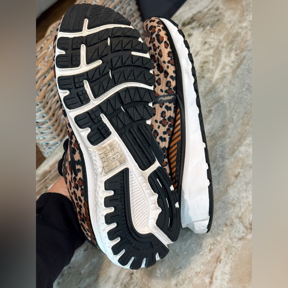 Womens BROOKS Adrenaline GTS 20 Run Wild leopard sneakers- Size 7.5 - Picture 10 of 10